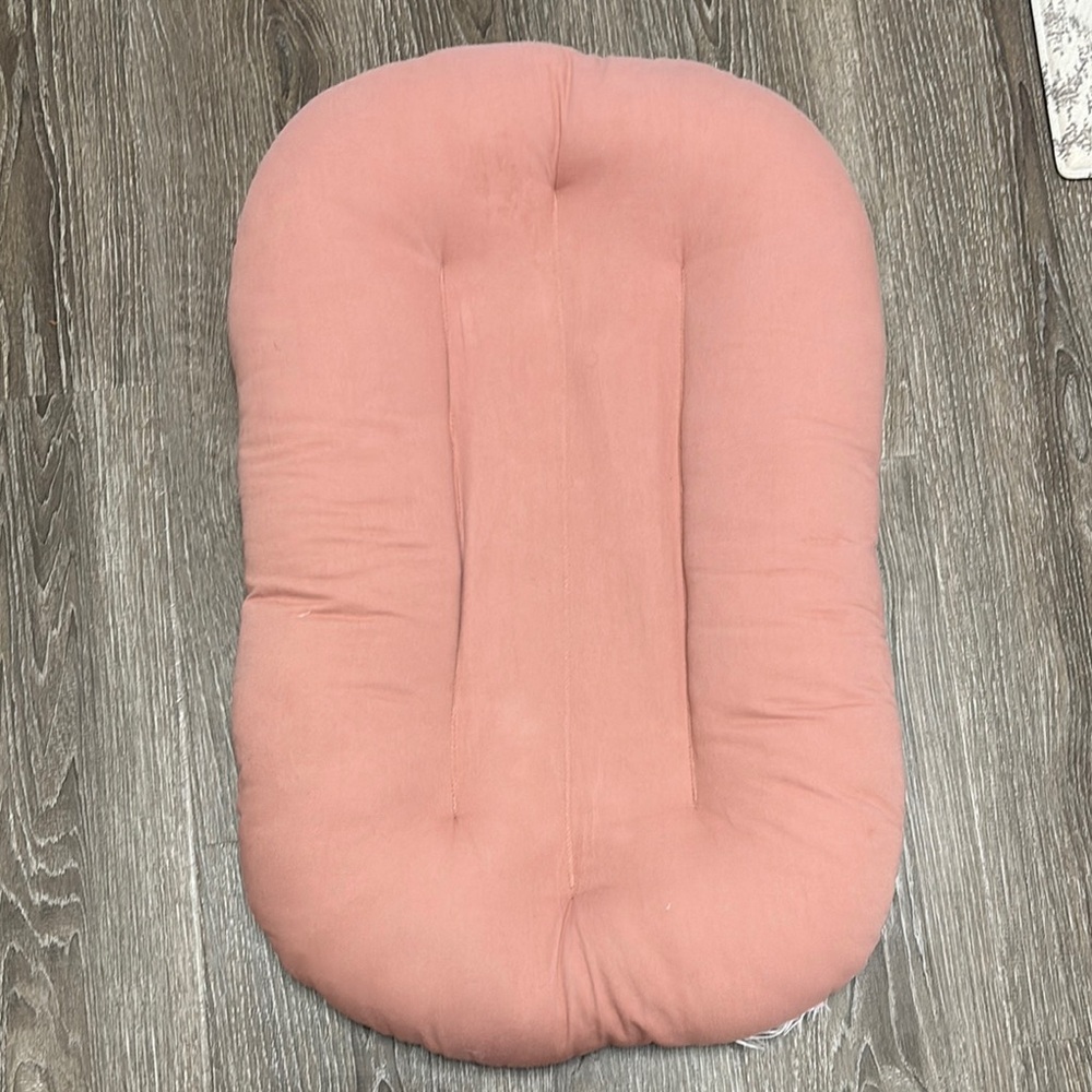 Snuggle me organic infant lounger